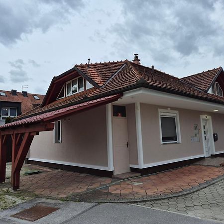 Apartamento Oddih V Mirnem In Zelenem Okolju Škofljica Exterior foto